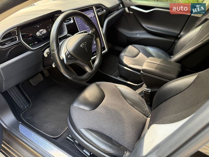Ліфтбек Tesla Model S 2015 в Києві