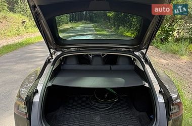 Ліфтбек Tesla Model S 2015 в Києві