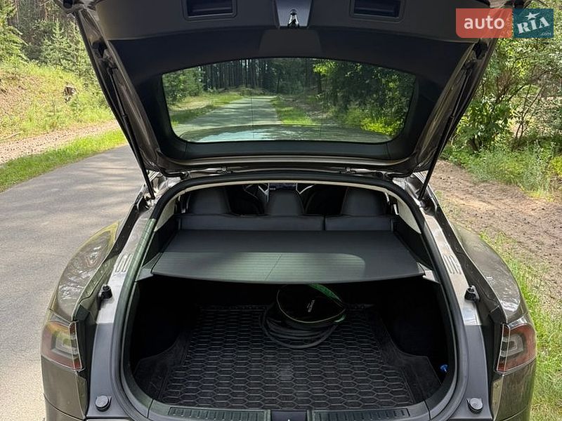 Ліфтбек Tesla Model S 2015 в Києві