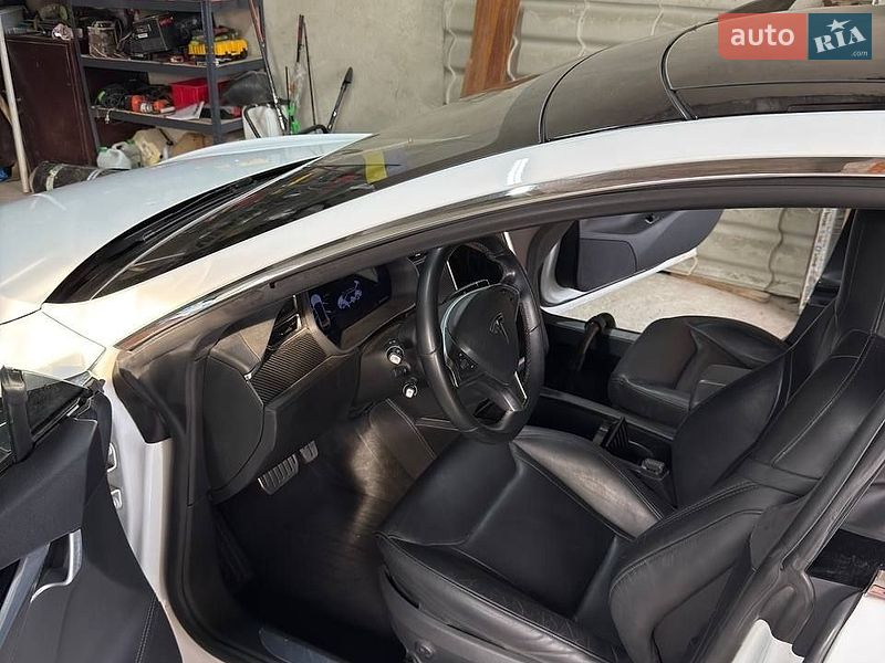 Лифтбек Tesla Model S 2014 в Львове