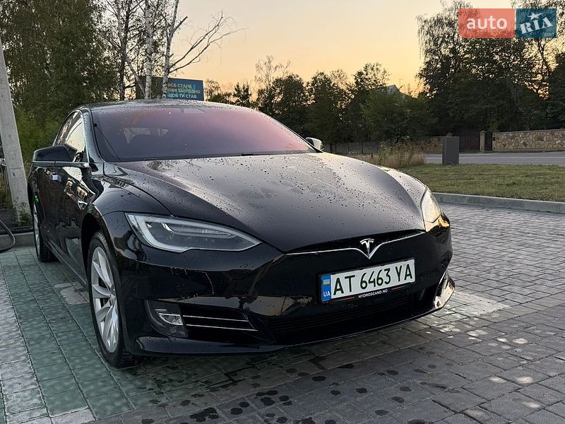 Лифтбек Tesla Model S 2017 в Ивано-Франковске фото Лифтбек Tesla Model S 2017 в Ивано-Франковске