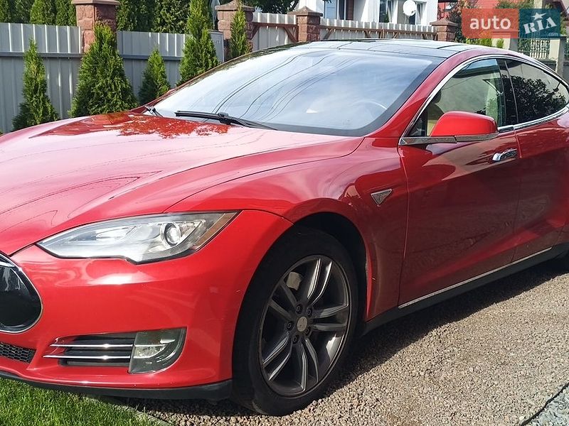 Ліфтбек Tesla Model S 2013 в Львові