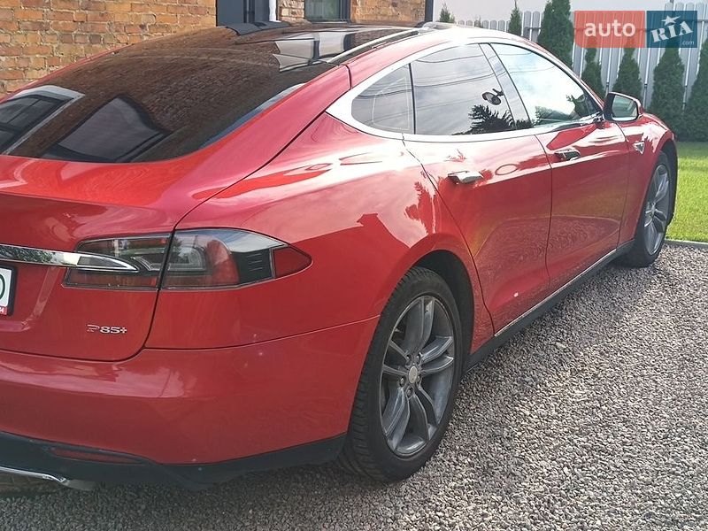 Ліфтбек Tesla Model S 2013 в Львові