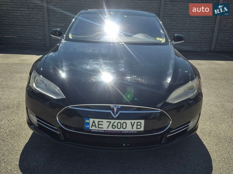 Tesla Model S 2012
