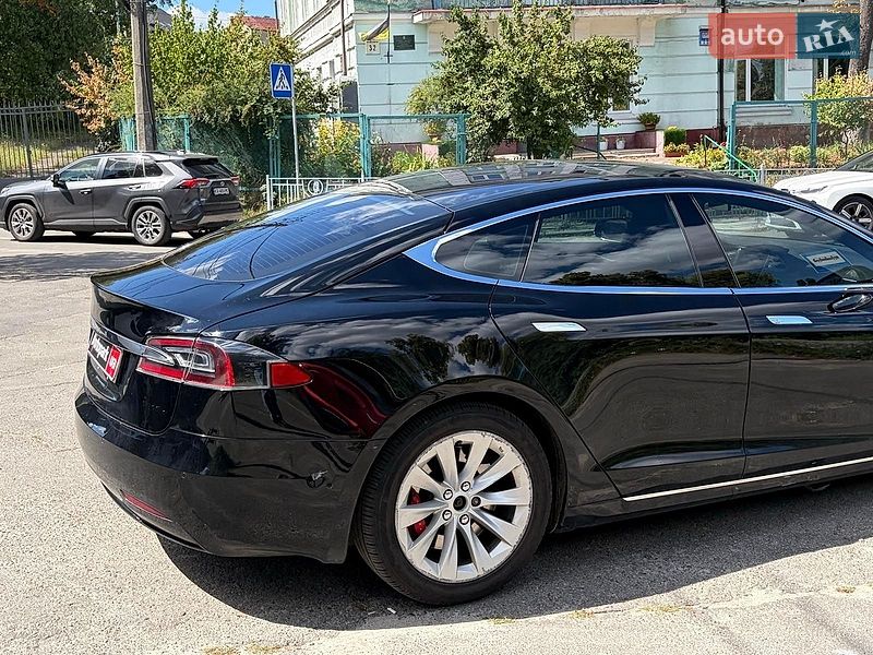 Ліфтбек Tesla Model S 2016 в Києві