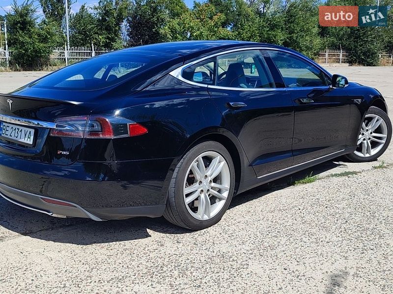 Лифтбек Tesla Model S 2013 в Южноукраинске
