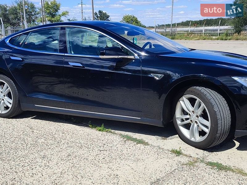 Лифтбек Tesla Model S 2013 в Южноукраинске
