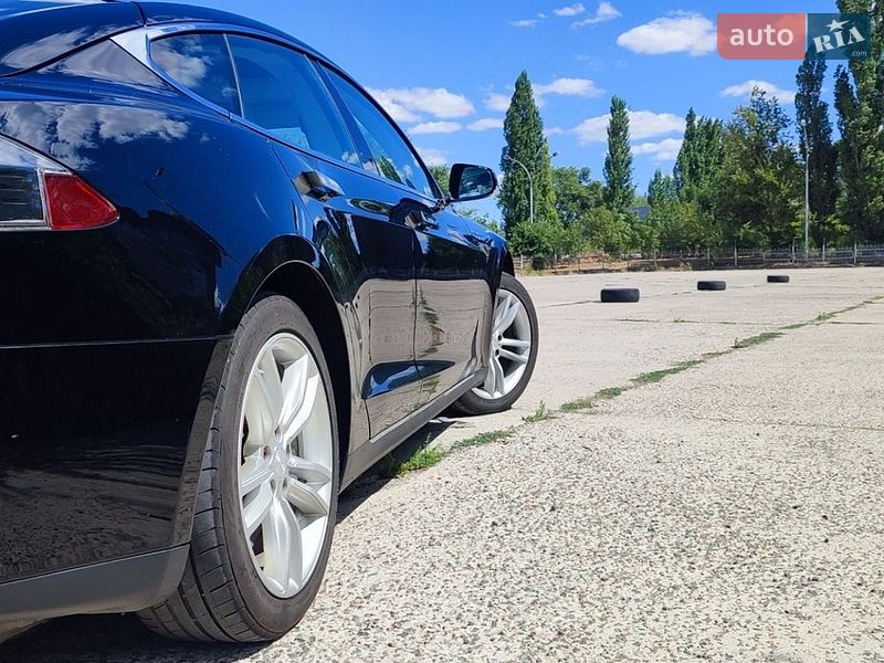 Лифтбек Tesla Model S 2013 в Южноукраинске