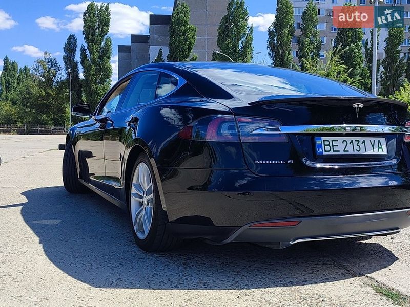 Лифтбек Tesla Model S 2013 в Южноукраинске