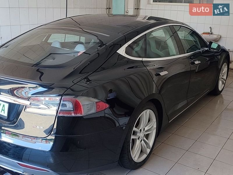 Лифтбек Tesla Model S 2013 в Южноукраинске