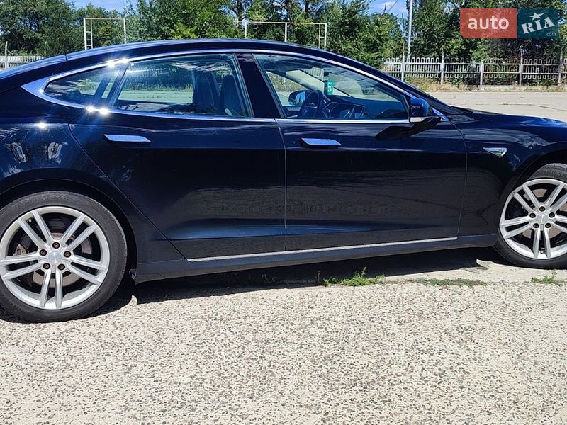 Лифтбек Tesla Model S 2013 в Южноукраинске