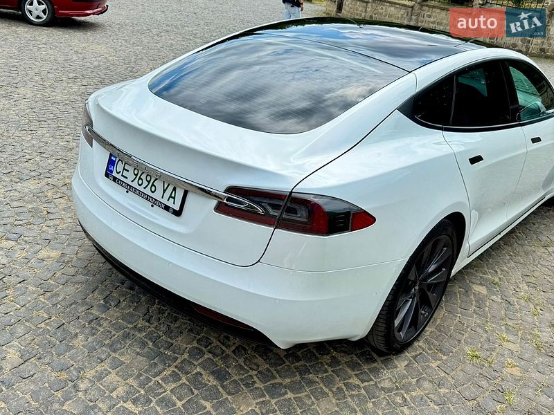 Ліфтбек Tesla Model S 2019 в Чернівцях