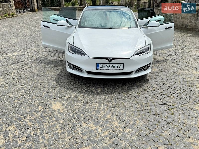 Ліфтбек Tesla Model S 2019 в Чернівцях