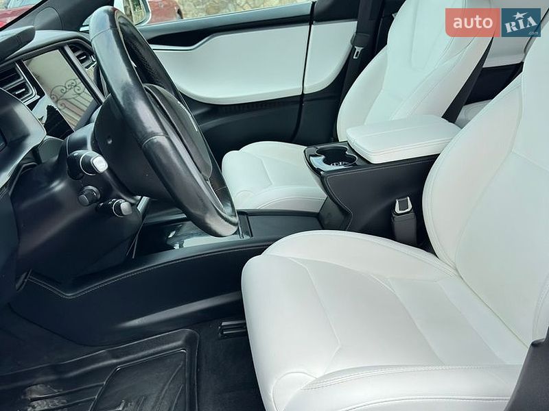 Ліфтбек Tesla Model S 2019 в Чернівцях