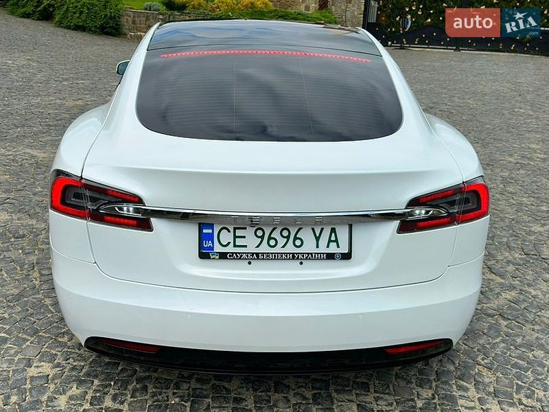 Ліфтбек Tesla Model S 2019 в Чернівцях