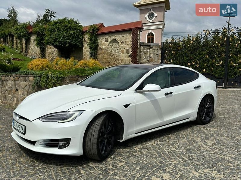 Ліфтбек Tesla Model S 2019 в Чернівцях