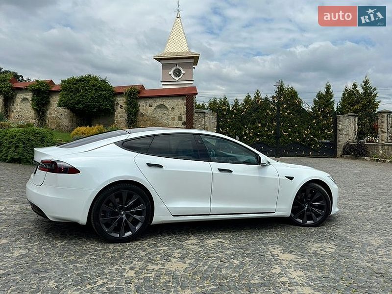 Ліфтбек Tesla Model S 2019 в Чернівцях