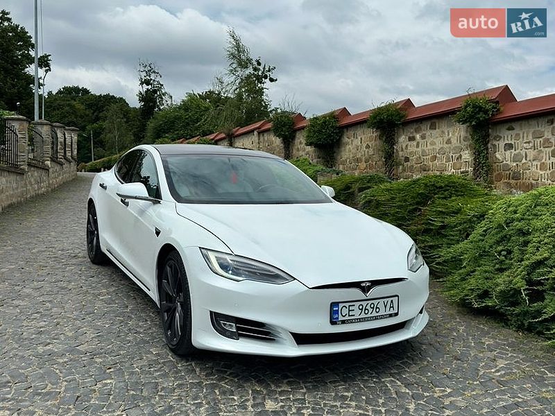 Ліфтбек Tesla Model S 2019 в Чернівцях