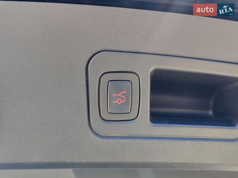 Лифтбек Tesla Model S 2013 в Южноукраинске