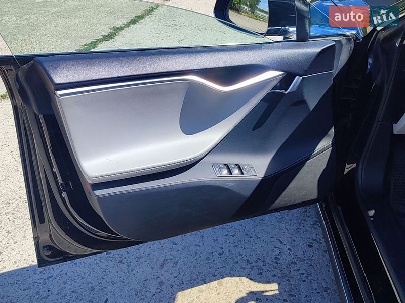 Лифтбек Tesla Model S 2013 в Южноукраинске