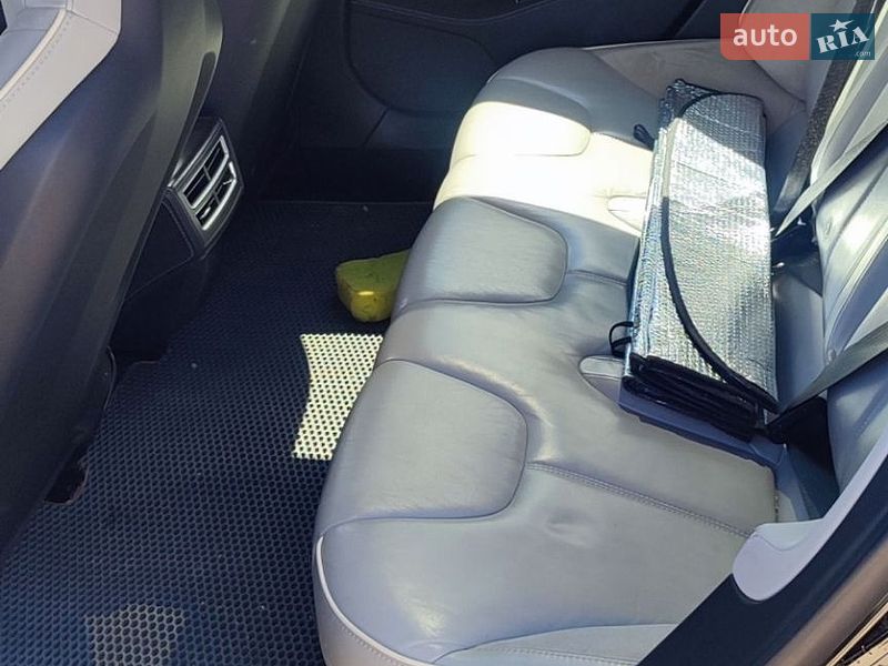 Лифтбек Tesla Model S 2013 в Южноукраинске