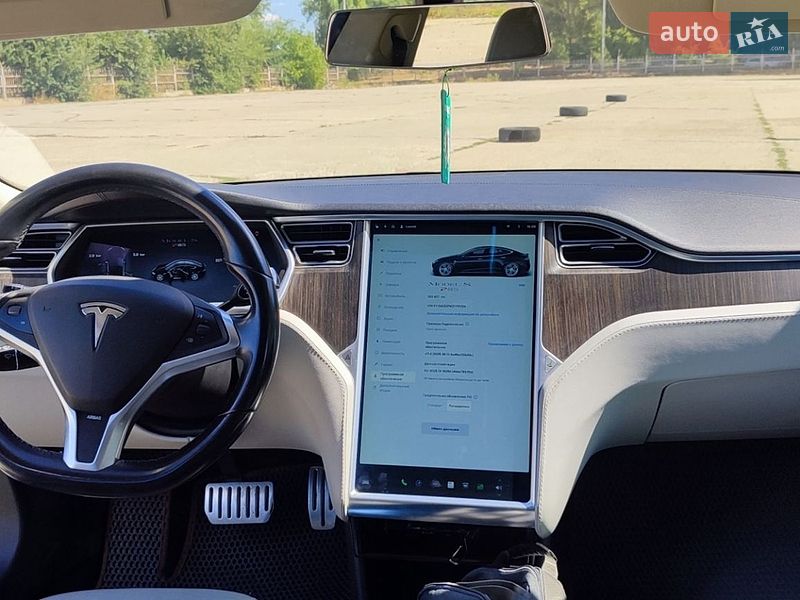 Лифтбек Tesla Model S 2013 в Южноукраинске