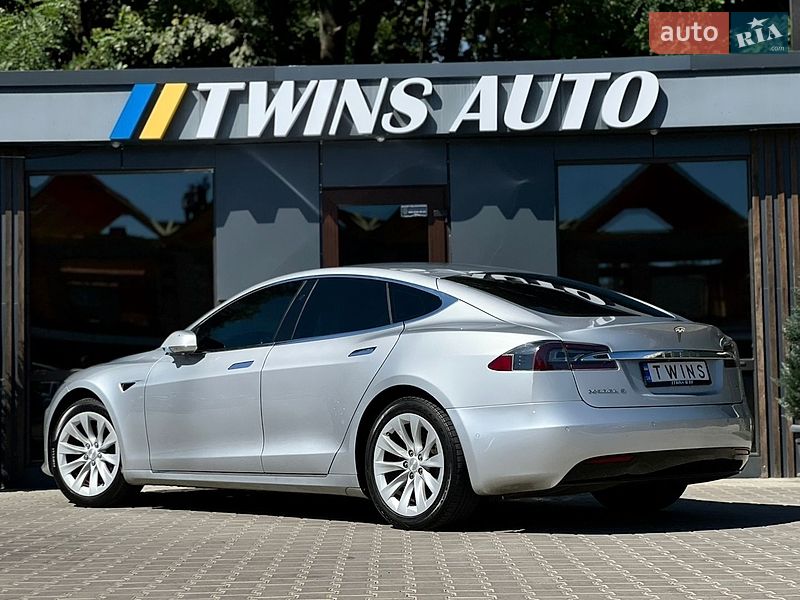 Ліфтбек Tesla Model S 2016 в Одесі
