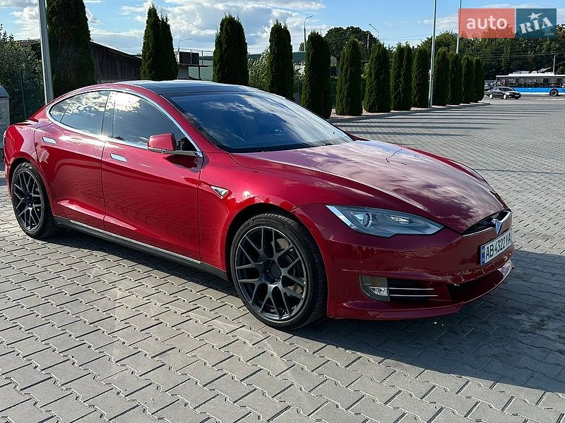 Лифтбек Tesla Model S 2014 в Виннице