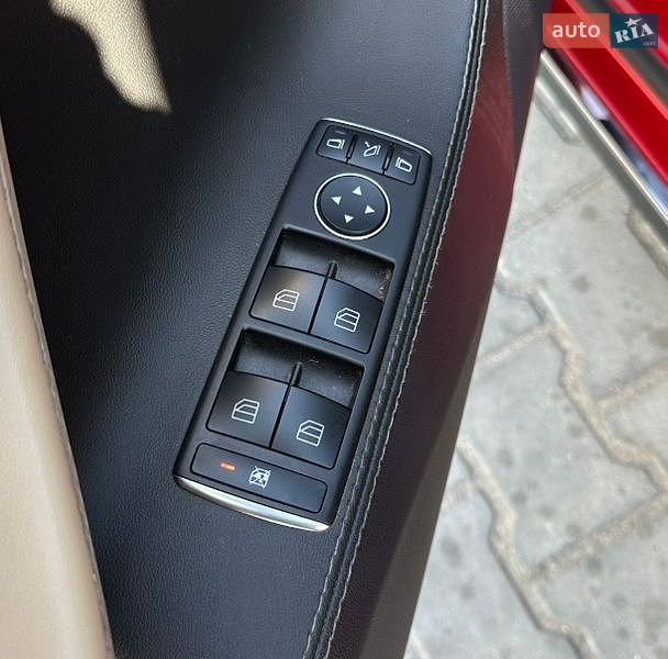 Лифтбек Tesla Model S 2014 в Виннице
