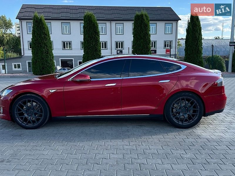 Лифтбек Tesla Model S 2014 в Виннице