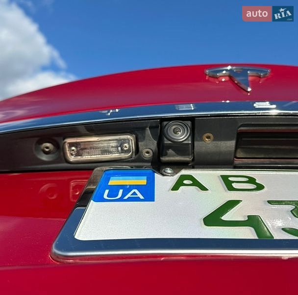 Лифтбек Tesla Model S 2014 в Виннице