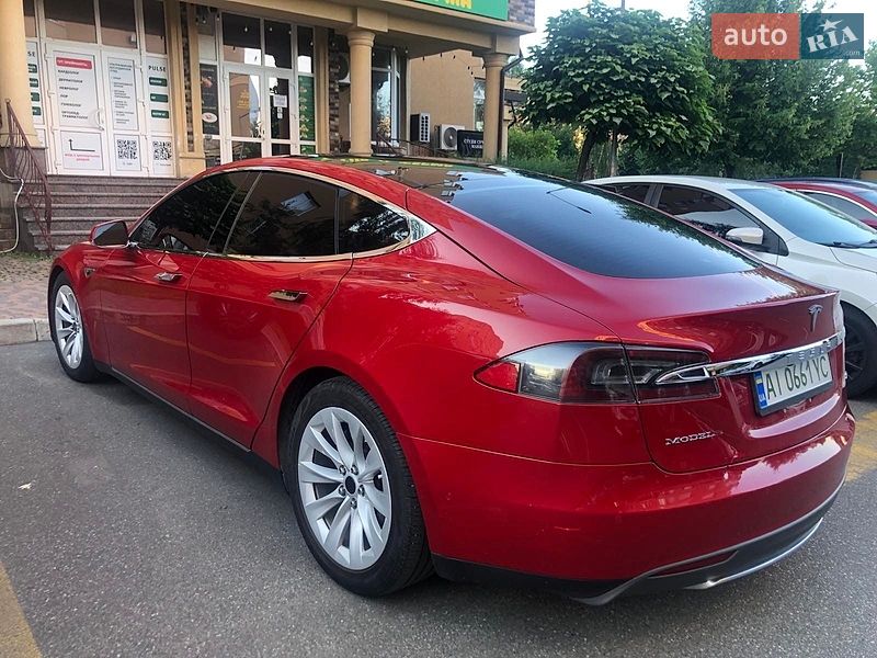 Ліфтбек Tesla Model S 2016 в Києві