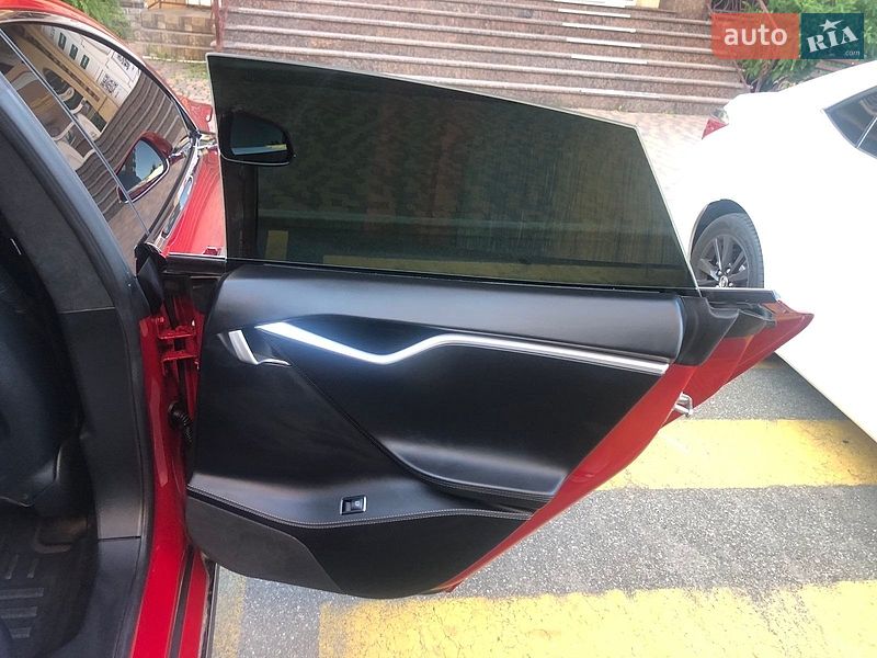 Ліфтбек Tesla Model S 2016 в Києві фото 12 Ліфтбек Tesla Model S 2016 в Києві