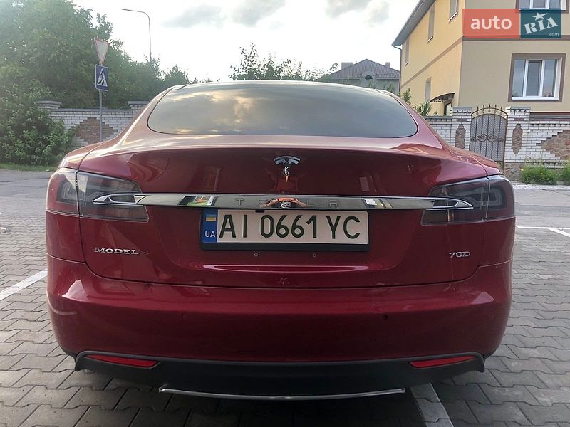 Ліфтбек Tesla Model S 2016 в Києві