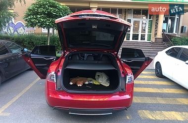 Ліфтбек Tesla Model S 2016 в Києві