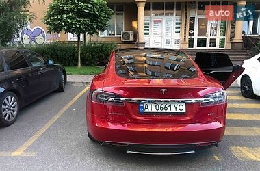 Ліфтбек Tesla Model S 2016 в Києві