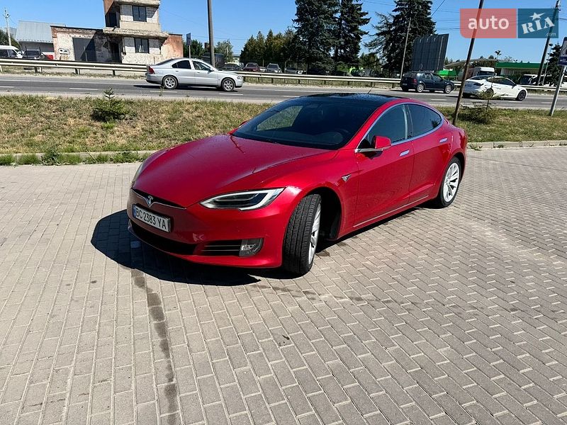 Лифтбек Tesla Model S 2018 в Львове