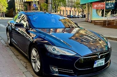 Лифтбек Tesla Model S 2014 в Ирпене