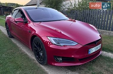 Лифтбек Tesla Model S 2017 в Черновцах