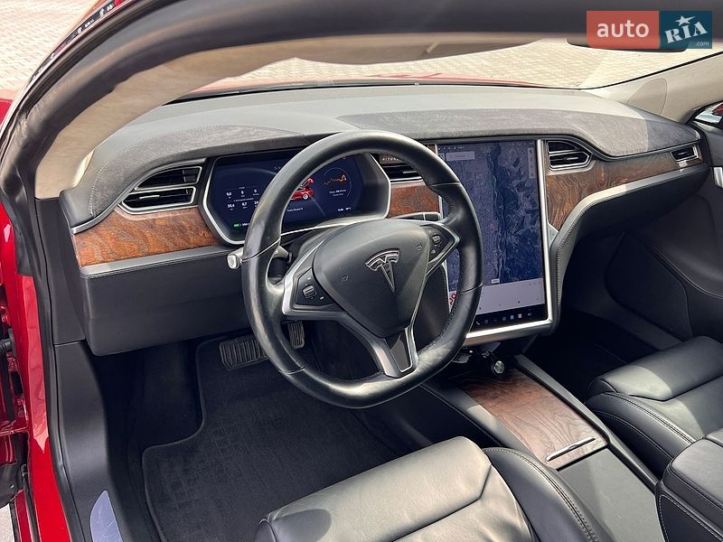 Лифтбек Tesla Model S 2017 в Черновцах