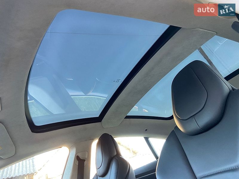 Лифтбек Tesla Model S 2017 в Черновцах