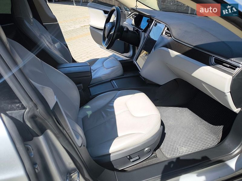Ліфтбек Tesla Model S 2014 в Львові