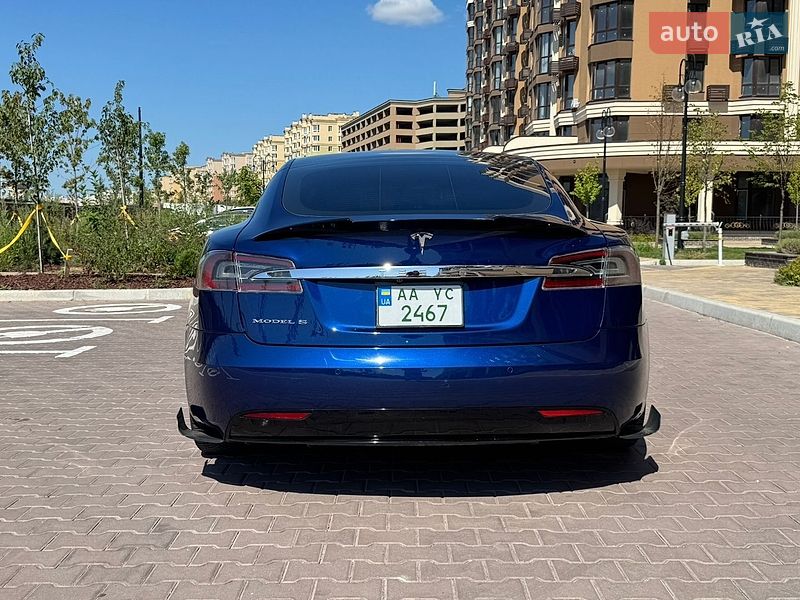 Лифтбек Tesla Model S 2017 в Софиевской Борщаговке