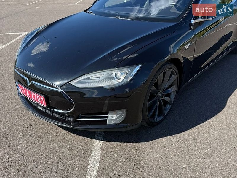 Ліфтбек Tesla Model S 2015 в Рівному