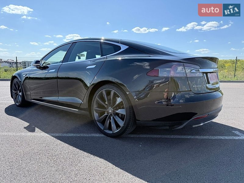 Ліфтбек Tesla Model S 2015 в Рівному