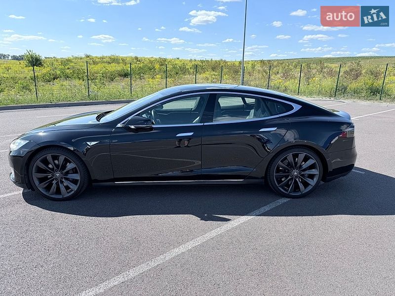 Ліфтбек Tesla Model S 2015 в Рівному