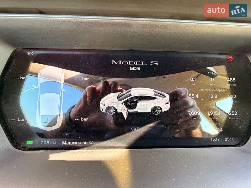 Лифтбек Tesla Model S 2015 в Львове