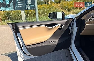 Лифтбек Tesla Model S 2015 в Львове