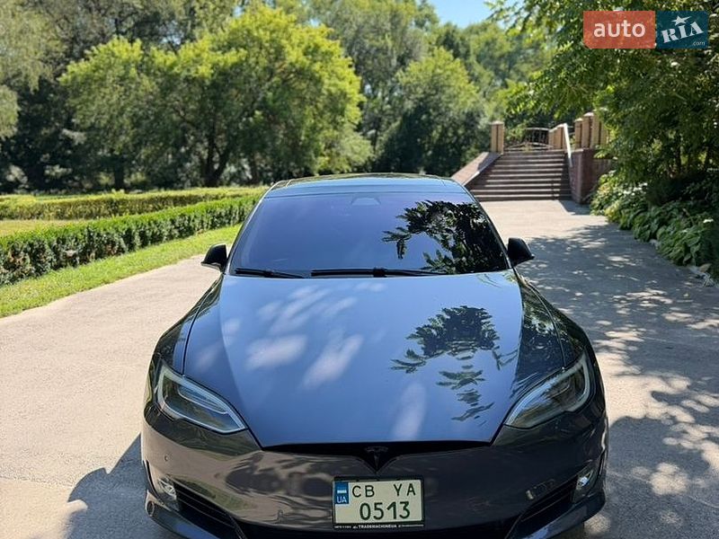 Лифтбек Tesla Model S 2018 в Чернигове