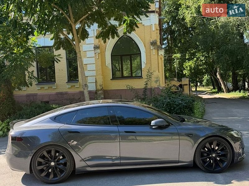 Лифтбек Tesla Model S 2018 в Чернигове